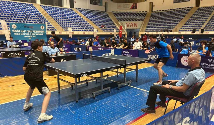 20 il Van'da masa tenisi heyecanı yaşıyor
