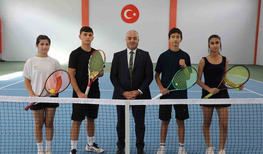 Ağrı'da Türkiye Tenis Ligi Doğu Anadolu Bölgesi Turnuvası başladı