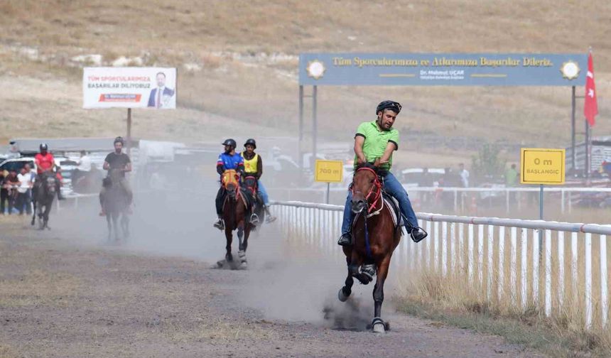 Erzurum'da rahvan rüzgârı esti