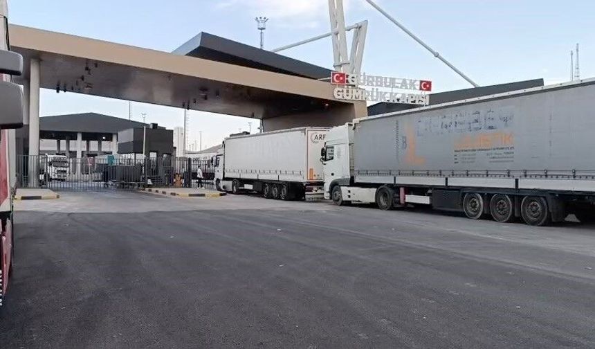 Gürbulak Gümrük Kapısı'nda tır kuyruğu oluştu
