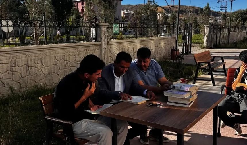 Patnos Kütüphanesi'nde kitaplarla dolu keyifli bir gün