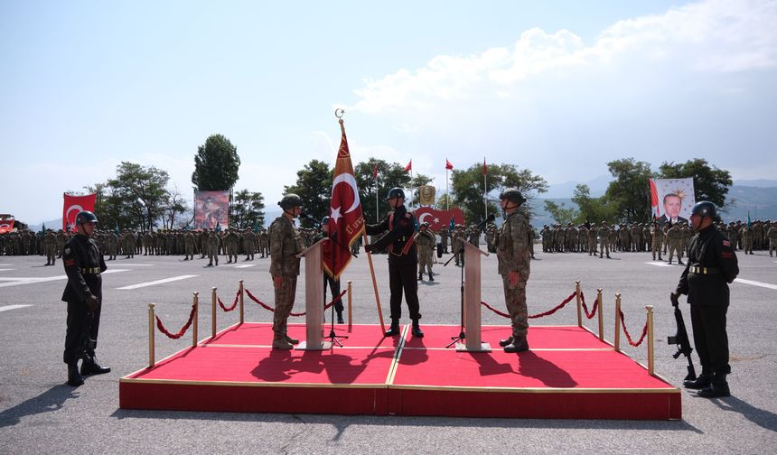 Tatvan'da 'Sancak ve Komuta Devir Teslim Töreni' gerçekleştirildi