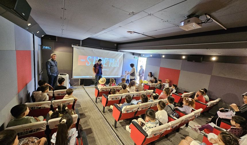 Güroymak’ta TRT Sinema Tırı öğrencilerle buluştu