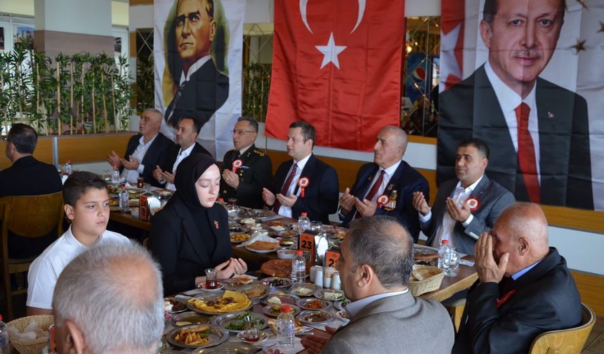 Tatvan’da gaziler ve aileleri kahvaltıda buluştu