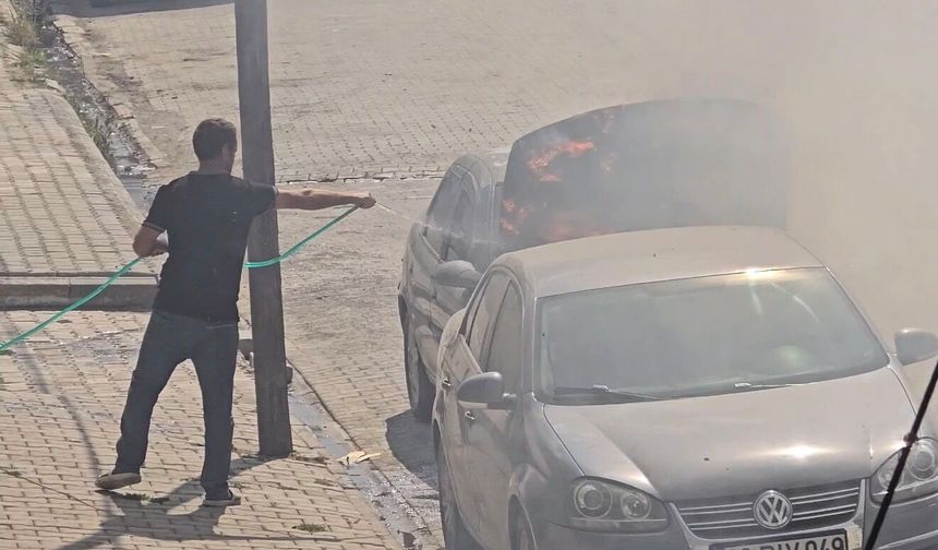 Tatvan’da park halindeki araçta yangın çıktı