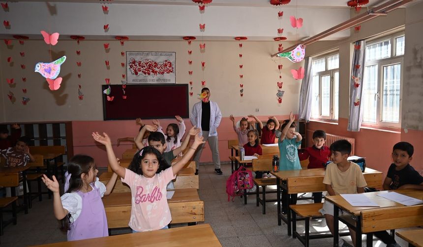 Hizan’da minik öğrenciler okula uyum sağlıyor