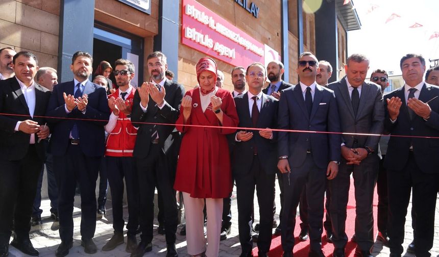 Kızılay Başkanı Yılmaz Bitlis’te aşevi açılışına katıldı