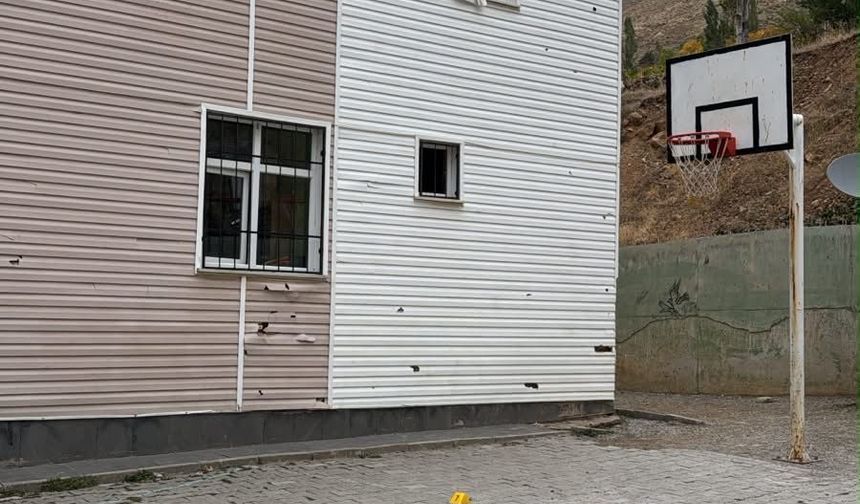 Hizan’da okula av tüfeğiyle ateş açıldı