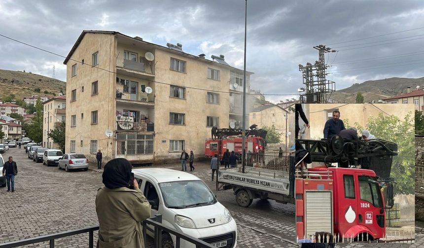 Hizan’da korkutan ev yangını