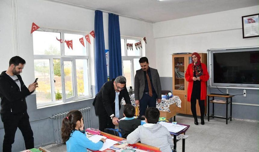 Kaymakam Özçelik’ten köy okullarına ziyaret