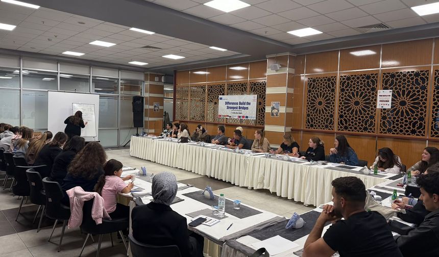 Bitlis’te 5 ülkenin gençlik çalışanları bir araya geldi